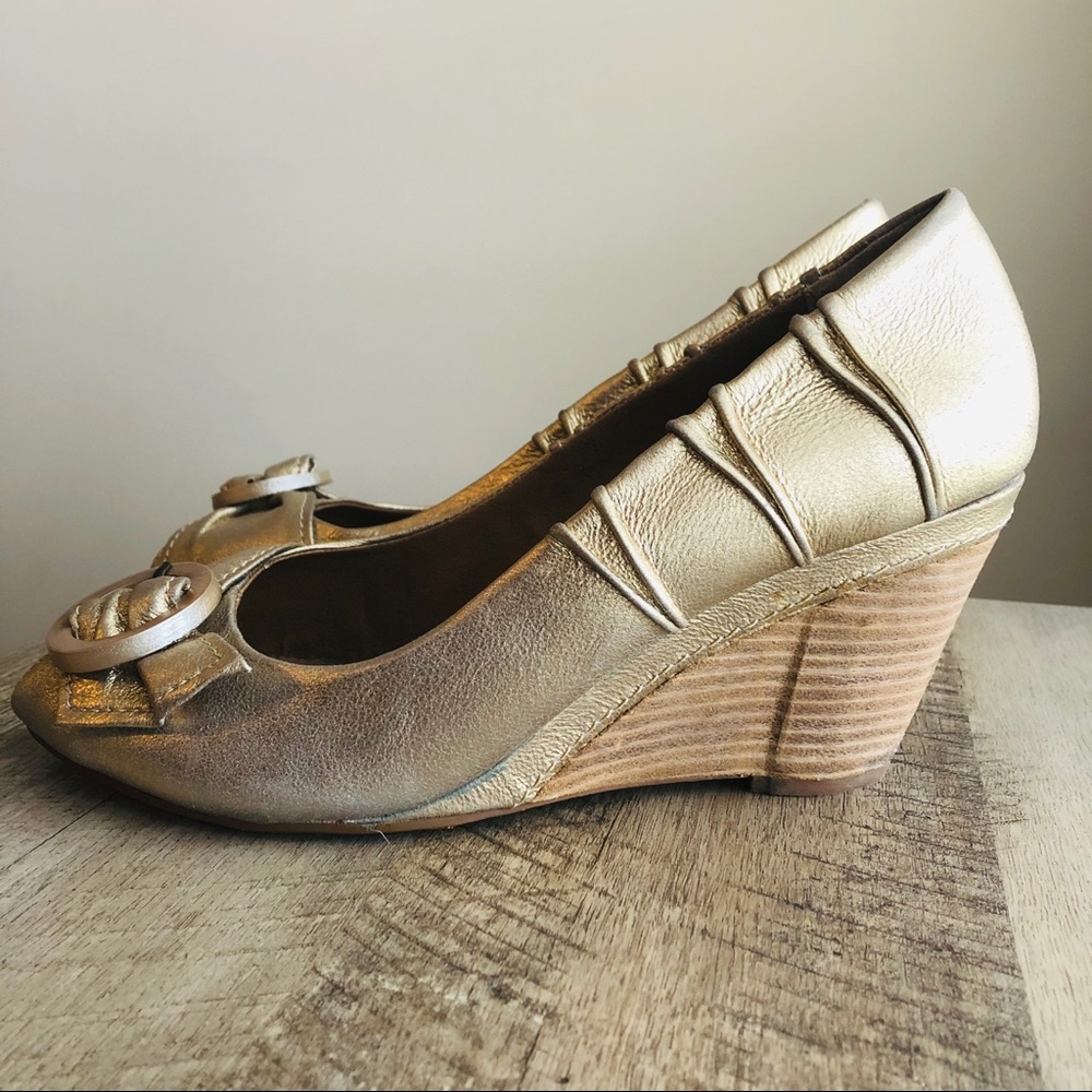 Report Gold Peeptoe Wedges 10 EUC